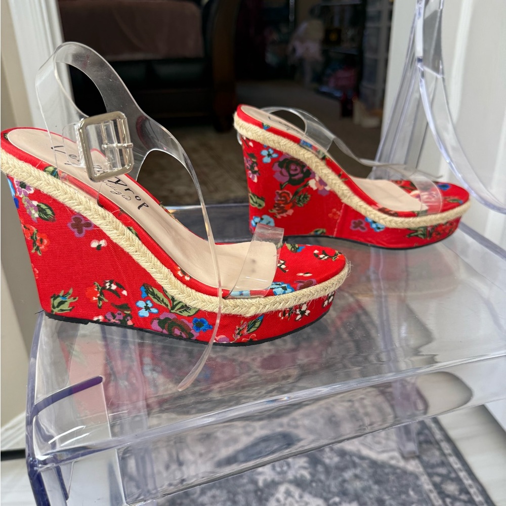 Cherry 🍒 Red Privileged Red Floral Wedge Sandals size 6 - Picture 3 of 14